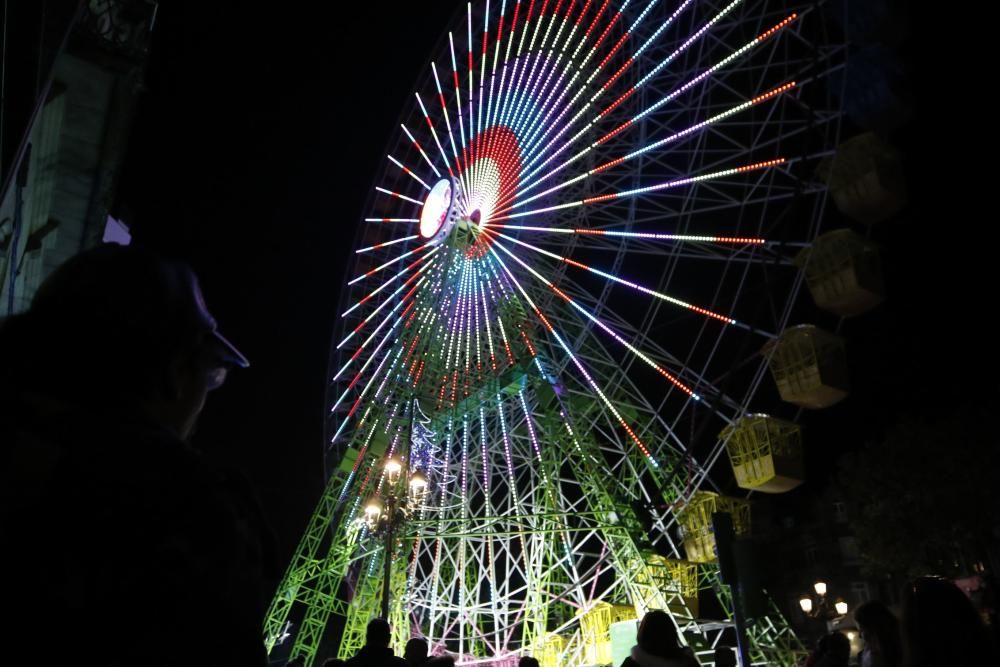 Ya es Navidad en Vigo: 10 milllones de luces para marcar una historia. // A. Villar | J. Lores | J. Álvarez | C. Delgado | M. Romero