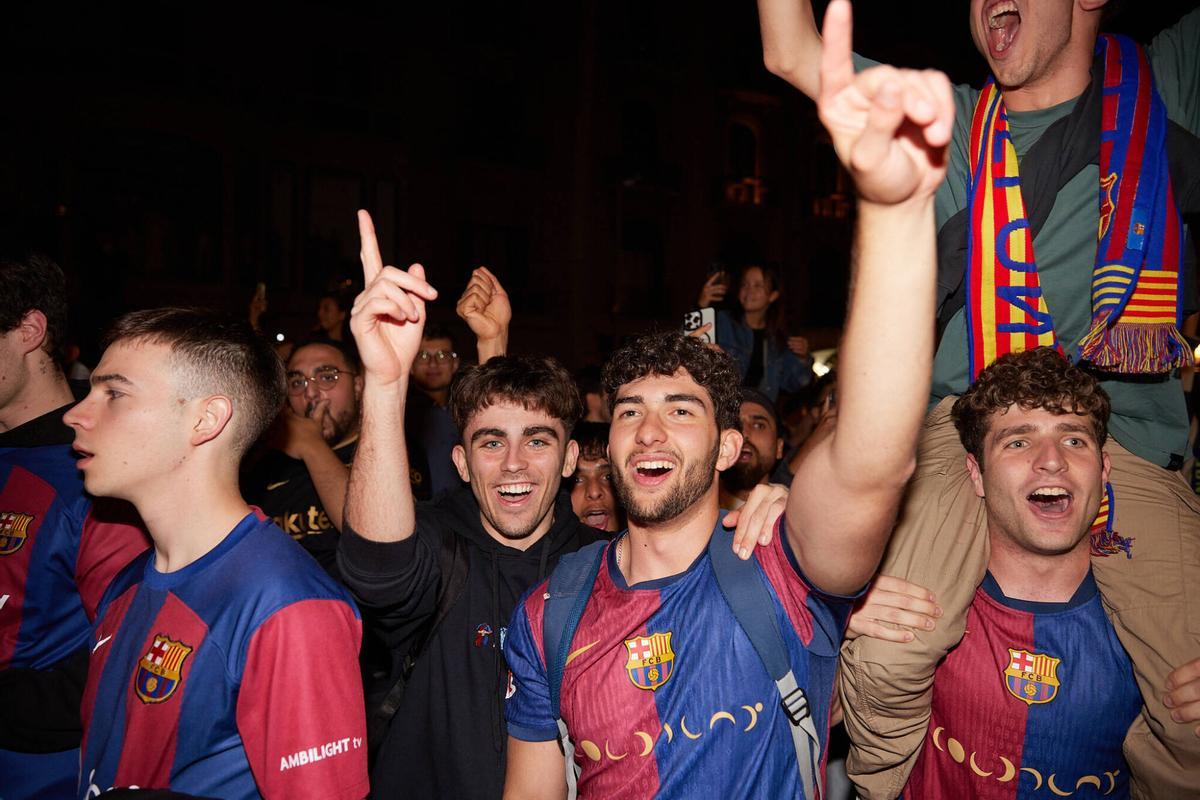 FC Barcelona campeón de liga canaletes Foto: Dani Barbeito