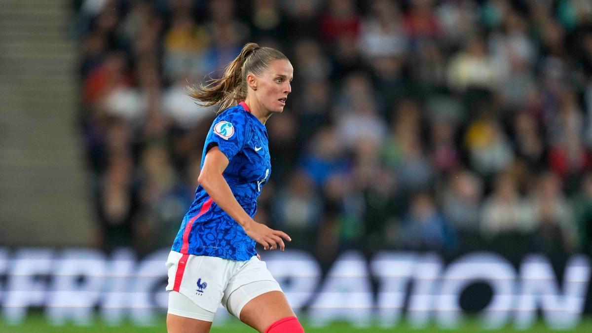 Sandie Toletti en un partido de la Eurocopa femenina