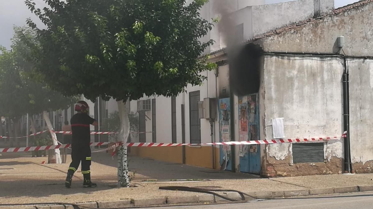 El incendio de un transformador deja sin luz a un barrio de Pedro Abad