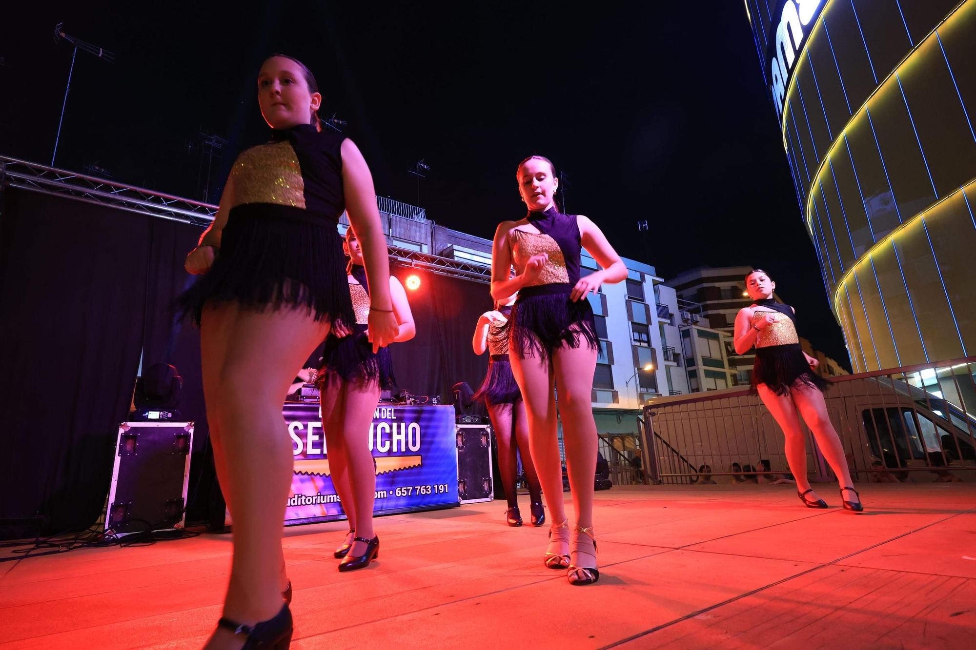 Búscate en la galería de fotos del Macrosopar de Veïns de las fiestas de Vila-real