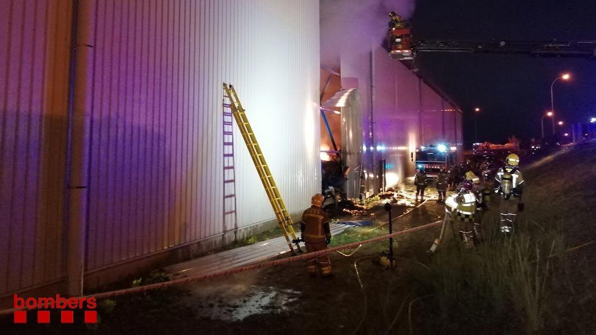 Incendio en una fábrica de Castellar del Vallès