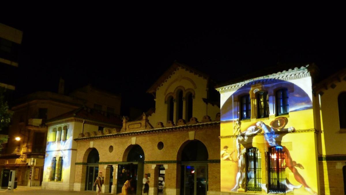 Projeccions sobre la façana de l'antic Escoscador de Figueres