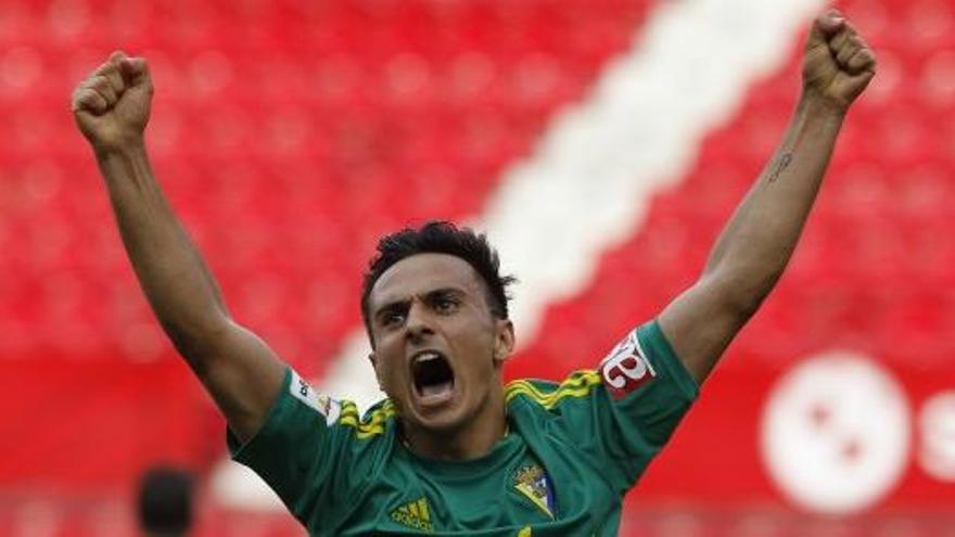 Álvaro celebra un gol del Cádiz