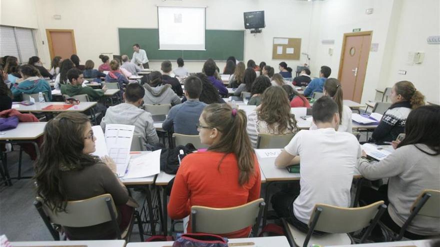 Díaz: &quot;Curso completo aprobado, curso prácticamente gratuito el año siguiente&quot;