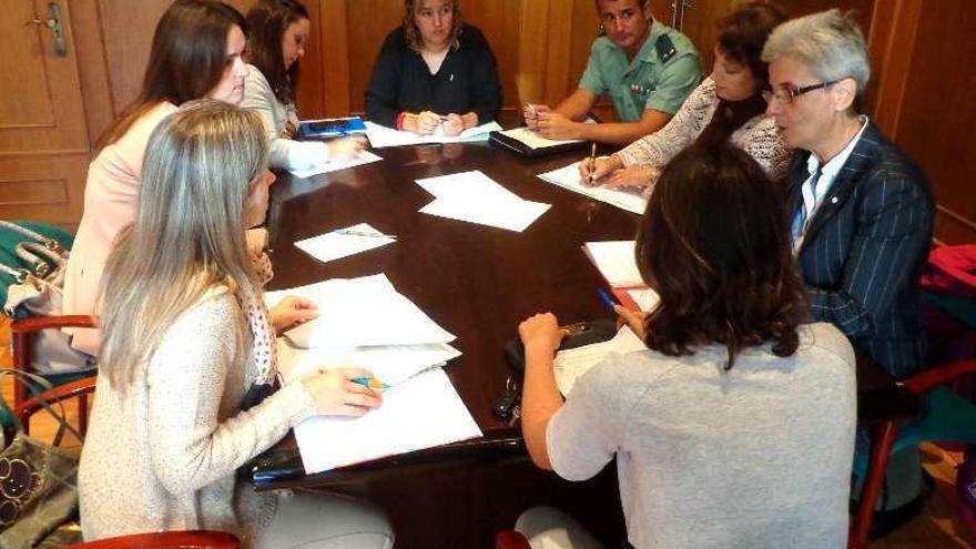 Mesa local de violencia de género, en el despacho del alcalde. // Faro