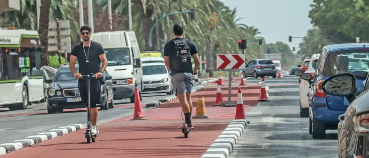 El carril bici de la avenida de Alicante, cuyas obras están a punto de finalizar, casi a la altura de la Ciudad Deportiva. | TONY SEVILLA