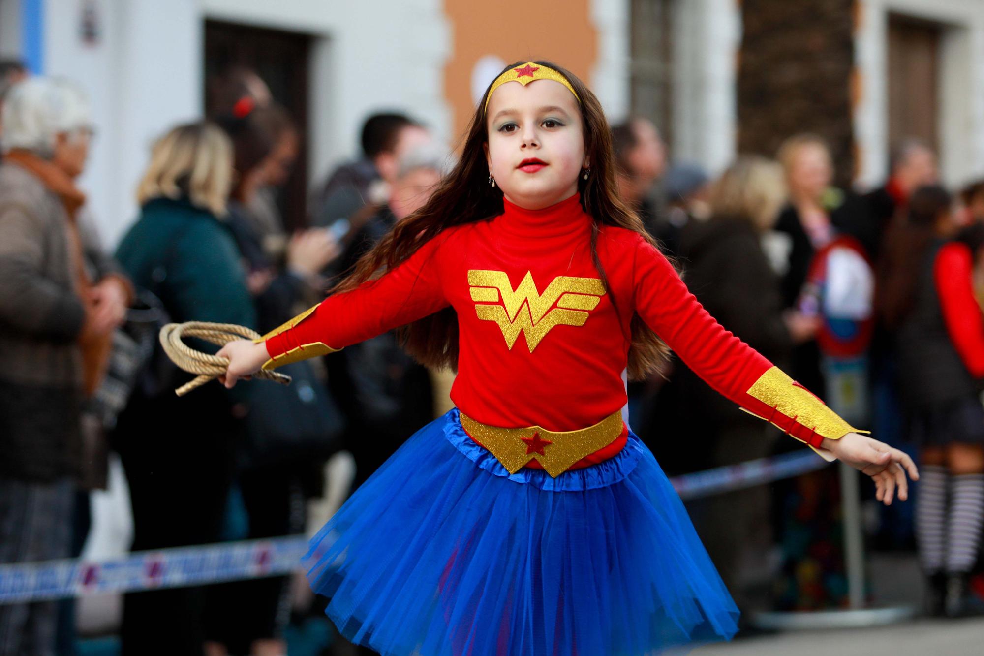 Todas las imágenes de la rúa de carnaval 2023 en Santa Eulària