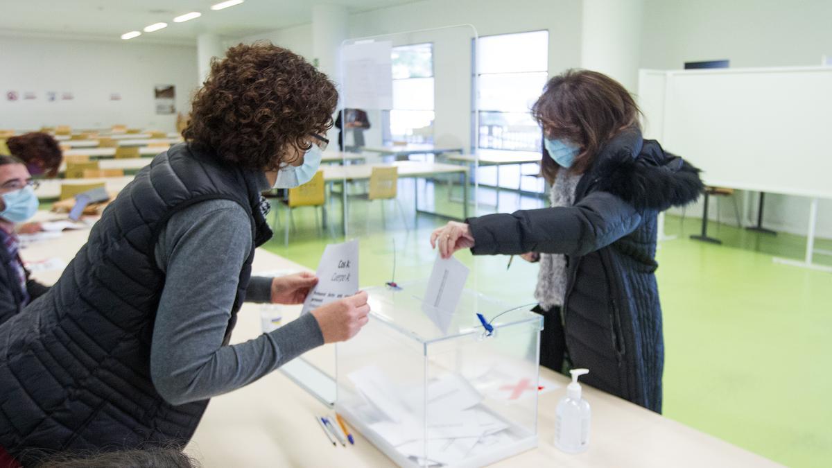 Los catedráticos Amparo Navarro y José Vicente Cabezuelo se disputan este jueves el Rectorado de la UA