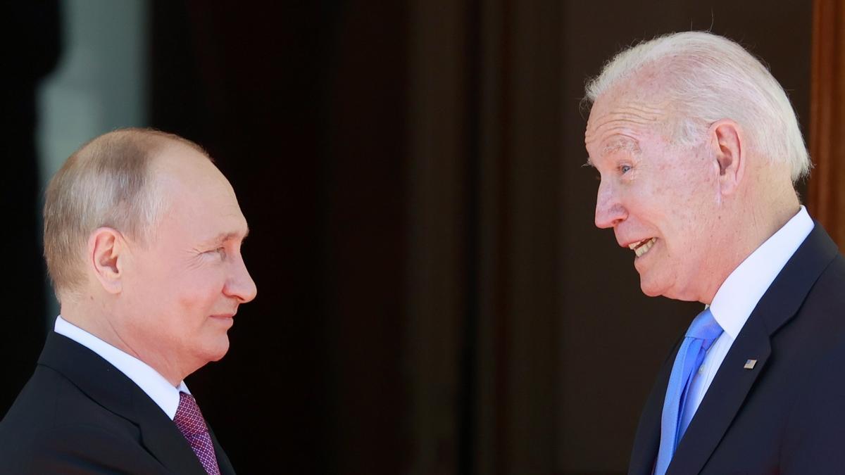 Vladimir Putin y Joe Biden.