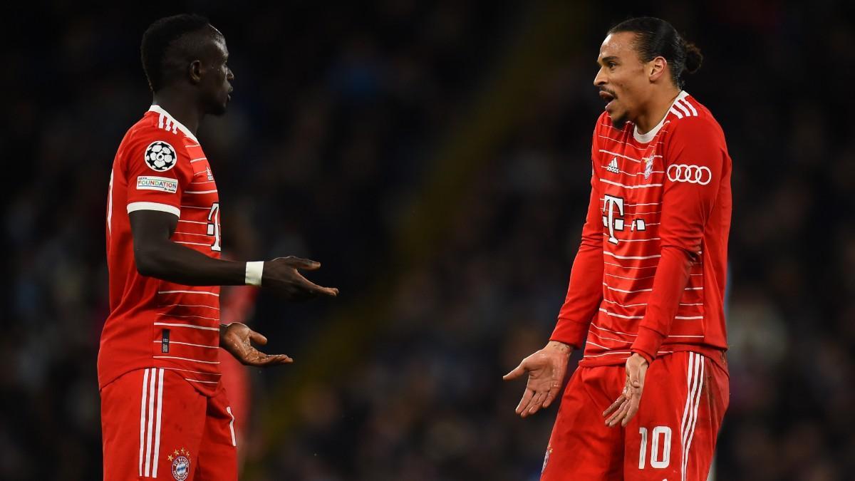 Sané y Mané discuten durante un partido del Bayern