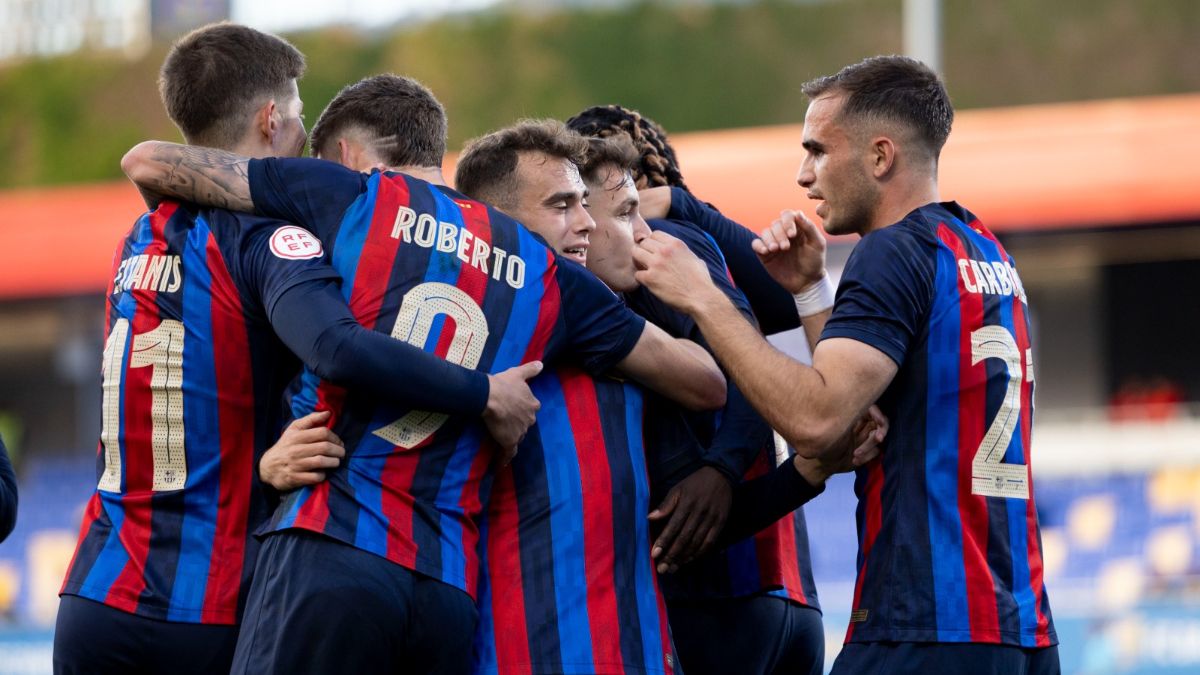 Los jugadores del Barça Atlètic celebrando el tanto de Roberto