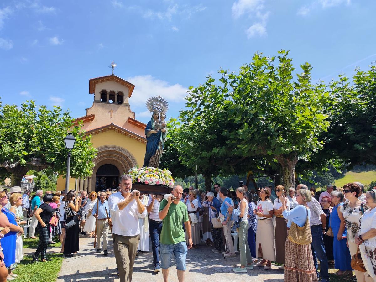 La procesión de Nuestra Señora de la Salud de Lieres, en imágenes