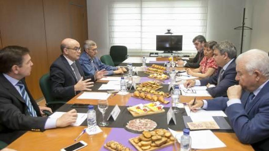 Un momento del transcurso del desayuno informativo en las instalaciones de INFORMACIÓN.