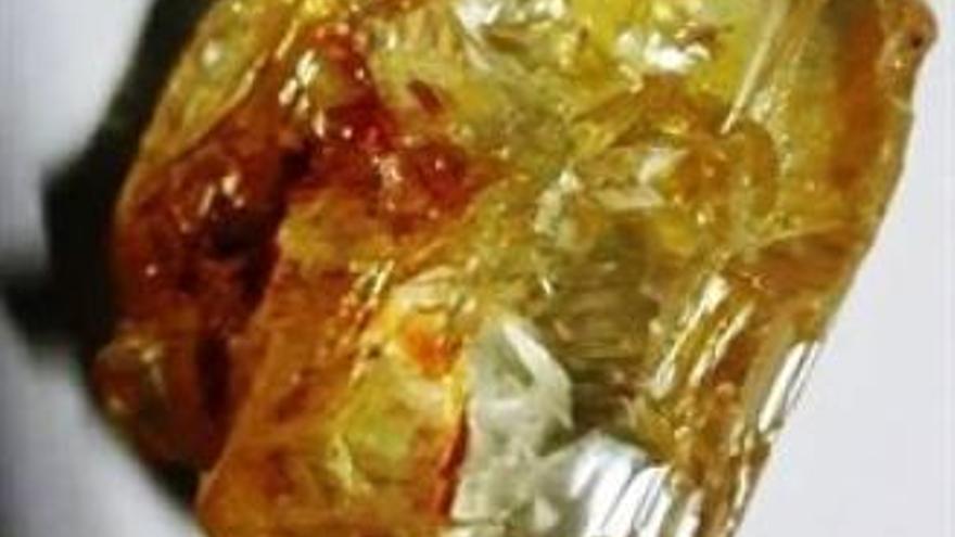 Un pastor encuentra un diamante de 706 quilates en Sierra Leona