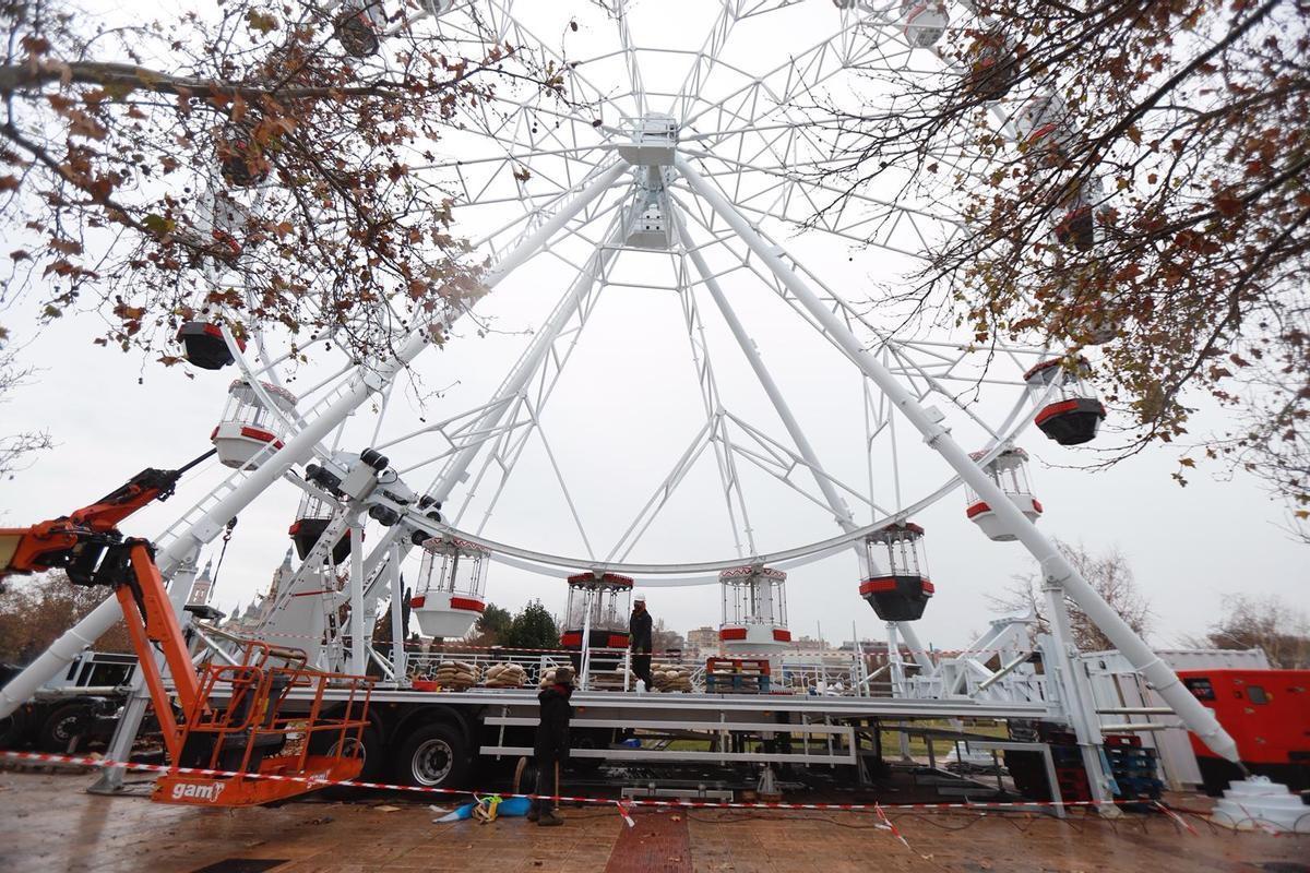 Así avanza el montaje de la noria de Zaragoza