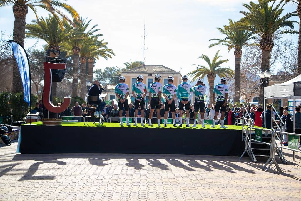 Vuelta Ciclista a Murcia: imágenes de la salida en Jumilla