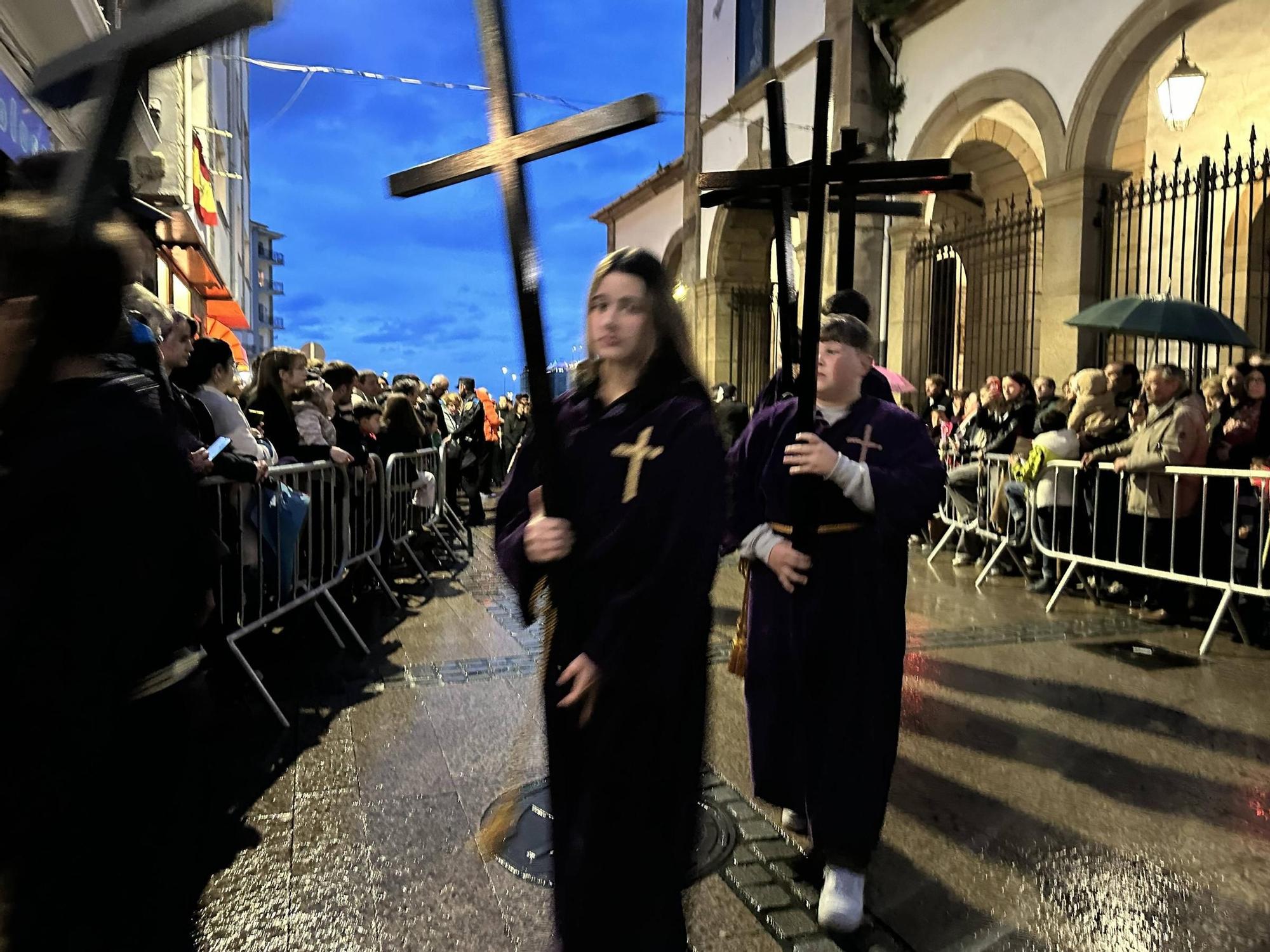 EN IMÁGENES | La envolvente procesión del Nazareno en Luarca