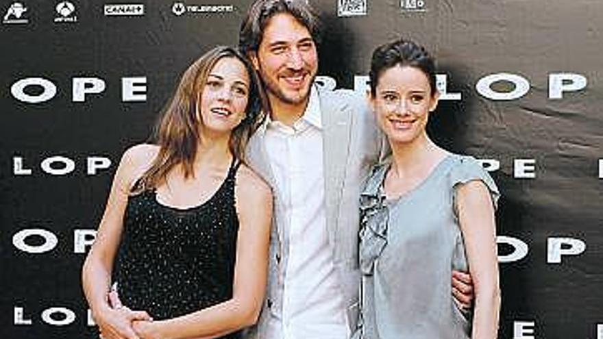 Por la izquierda, Leonor Watling, Alberto Ammann y Pilar López de Ayala.