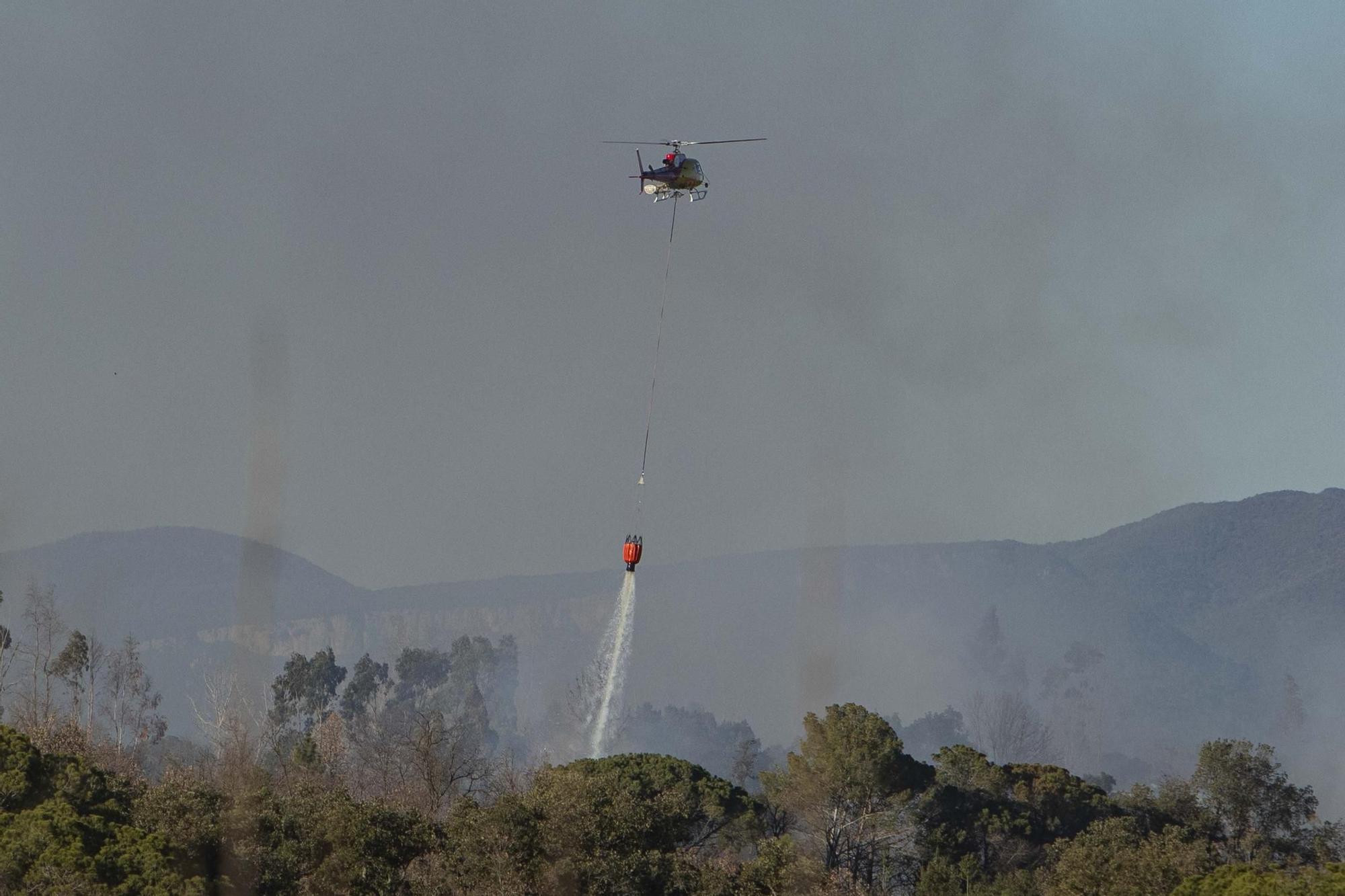 Incendi forestal a Vilobí per una crema de restes vegetals que s'ha descontrolat
