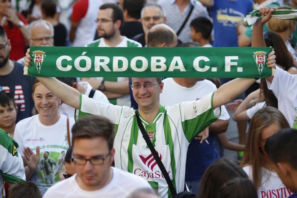 El Córdoba CF Futsal celebra el ascenso en Las Tendillas