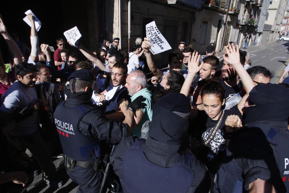 Concentració de suport al jove detingut que va tallar les vies del TAV