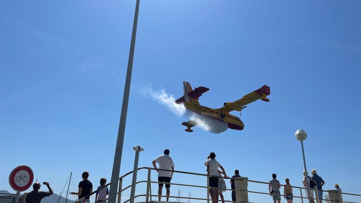Dornier-Wasserflugzeuge erinnern in Port de Pollença auf Mallorca an historischen Flug vor 50 Jahren.