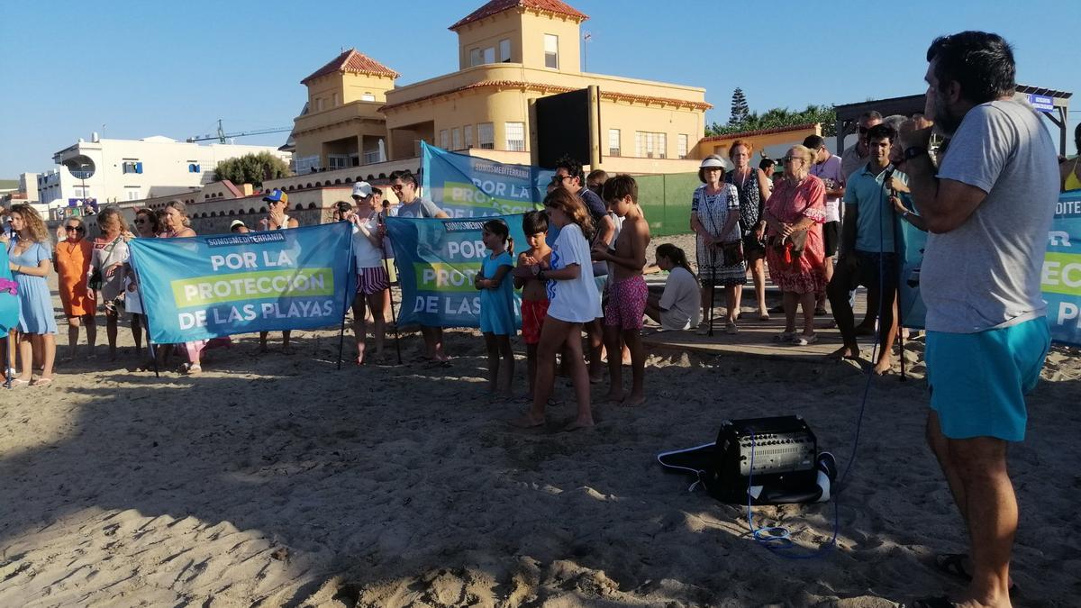 Concentración en Cabo de Palos de Somos Mediterránea este verano, por la regresión de las playas