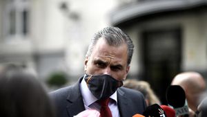 La fiscalia demana al TC que rectifiqui i admeti el recurs de Trece Rosas contra Ortega Smith