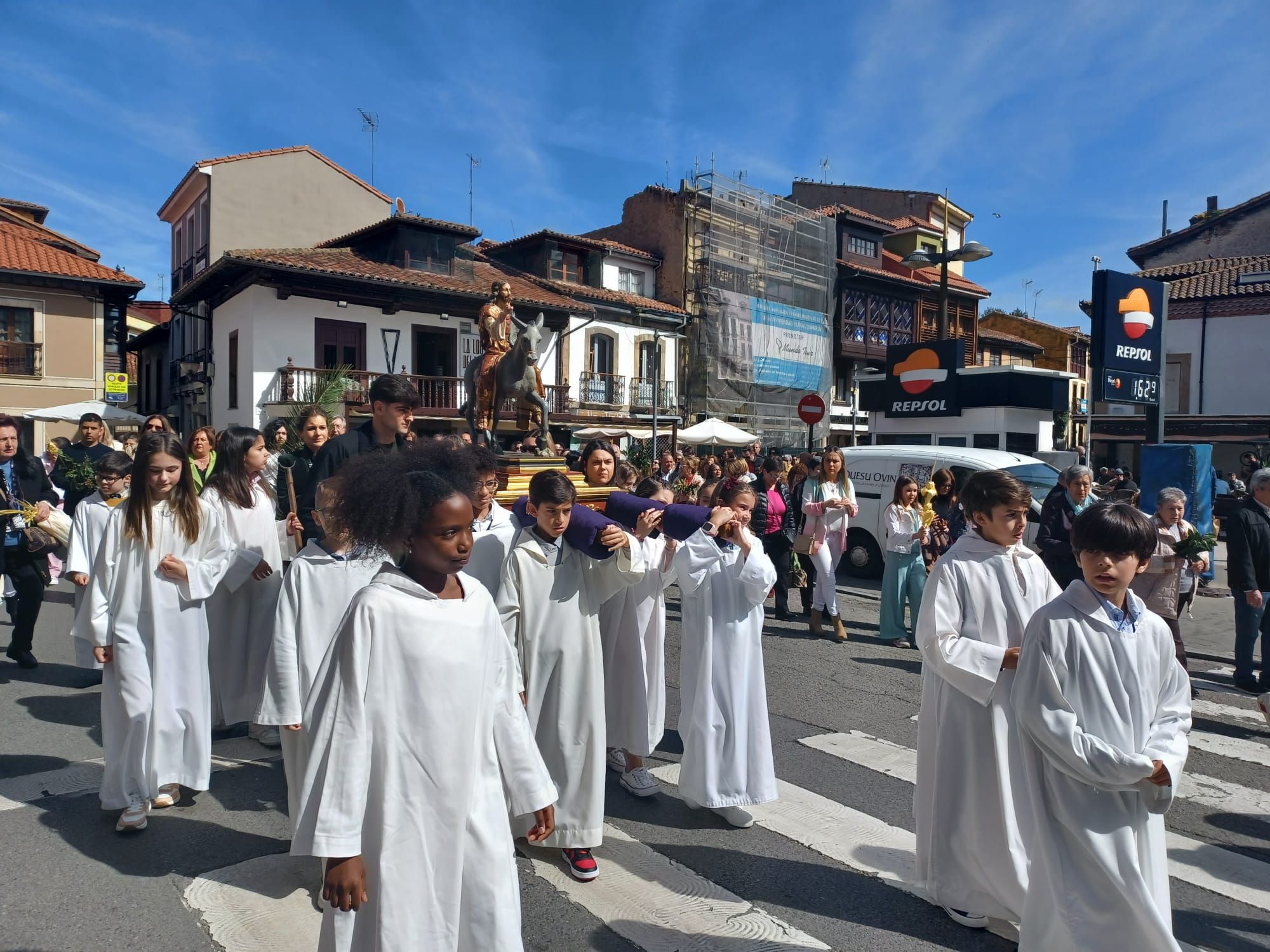 En imágenes: multitudinario Domingo de Ramos en Pola de Siero