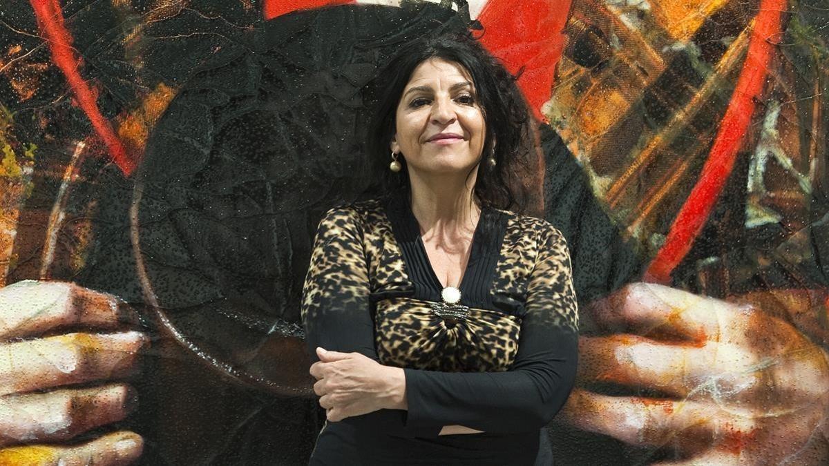 Lita Cabellut, frente a una de sus creaciones.