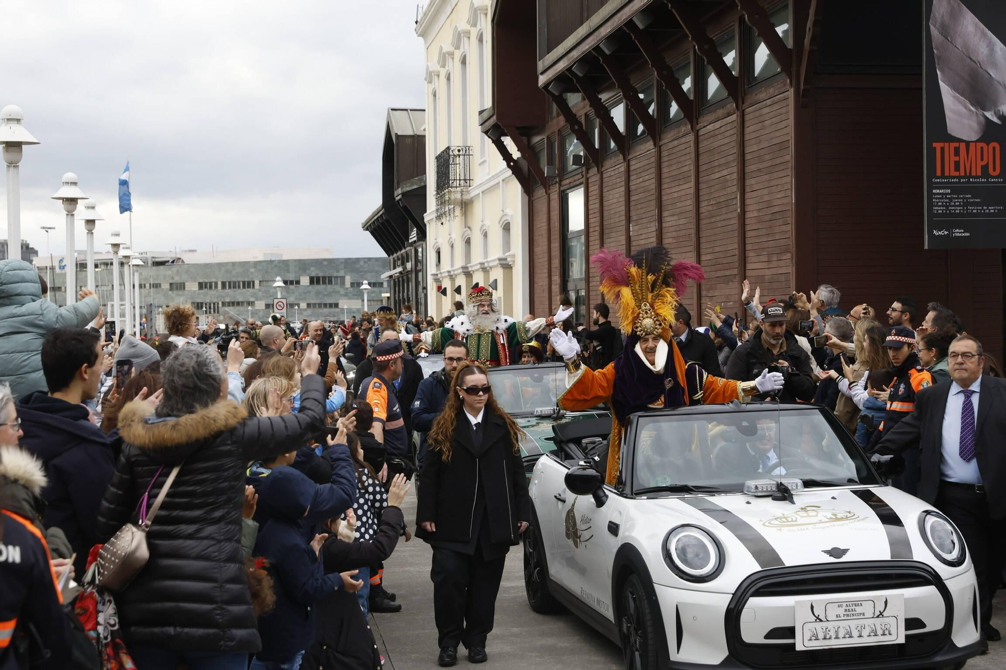 En imágenes: Los Reyes Magos desembarcan en Gijón