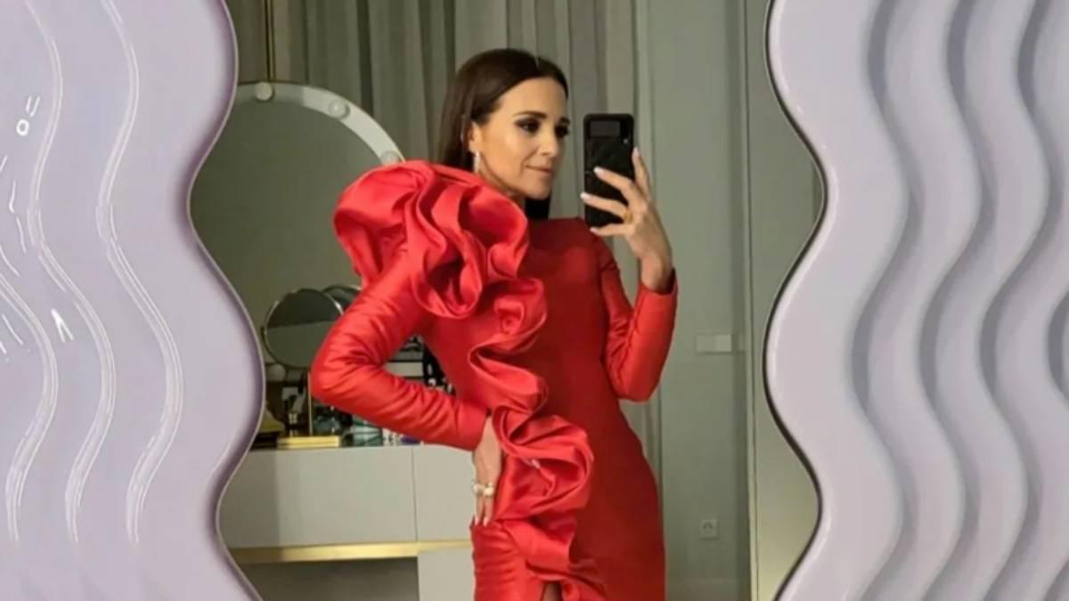 Paula Echevarría con vestido rojo plagado de volantes