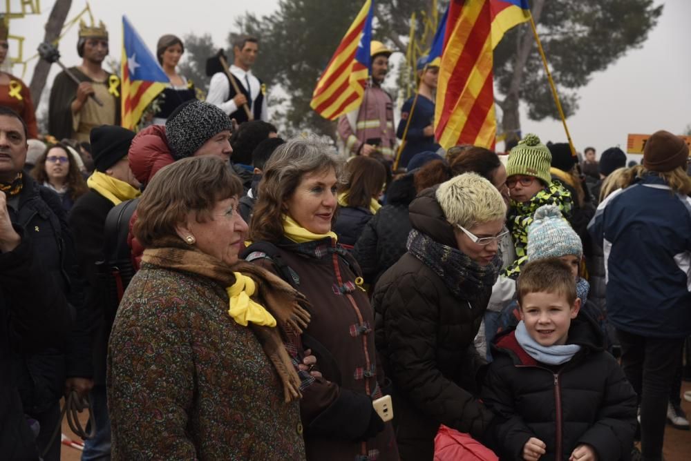 Lledoners s'omple de gegants i gegantons en una trobada inèdita