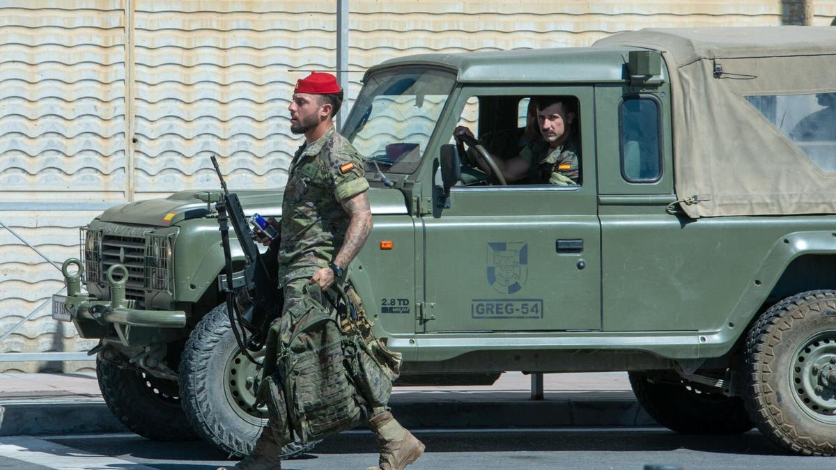 Crisis migratoria | Defensa cancela todos los permisos y libranzas de los militares en Ceuta en previsión de nuevas entradas masivas de migrantes