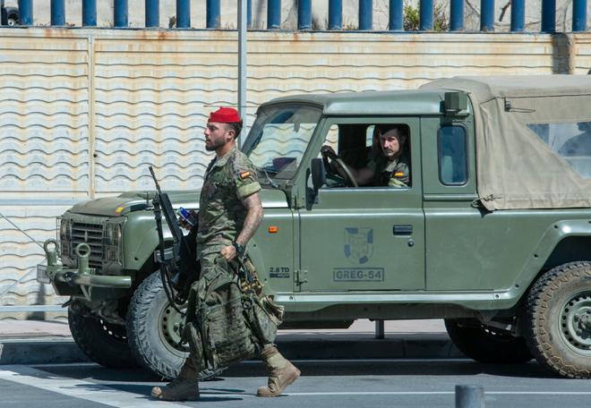 Defensa cancela todos los permisos y libranzas de los militares en Ceuta en previsión de nuevas entradas masivas de migrantes