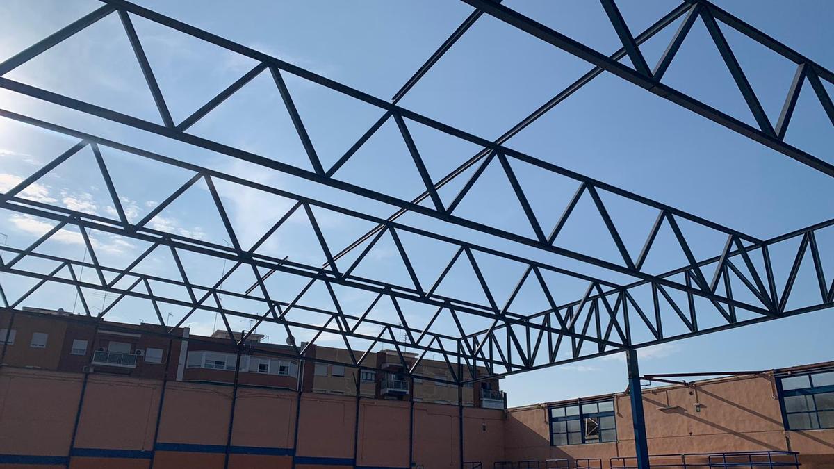 Estructura inacabada del pabellón Fontana Mogort de Alzira.