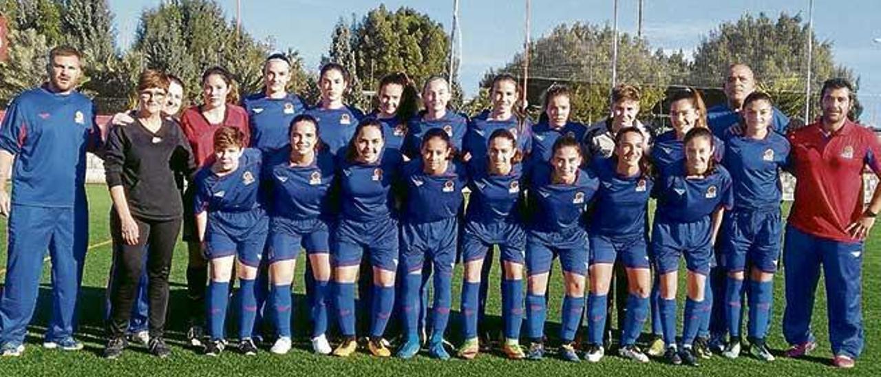 Selección balear cadete femenina, que ayer se ejercitó en Campanet.