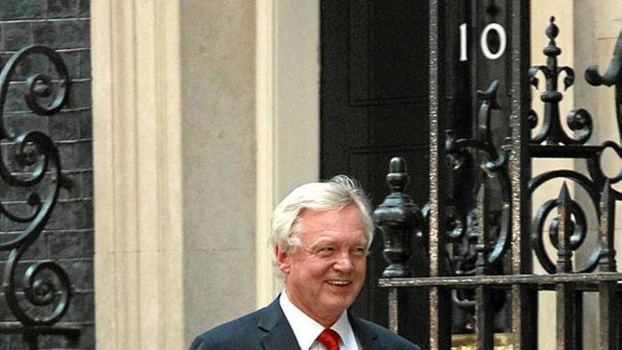 David Davis surt de reunir-se amb la primera ministra, Theresa May