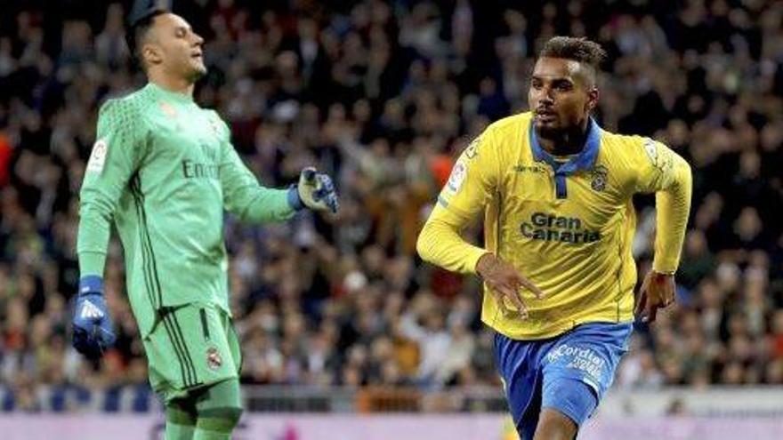 Boateng celebra el tercer gol canari davant de Keylor Navas