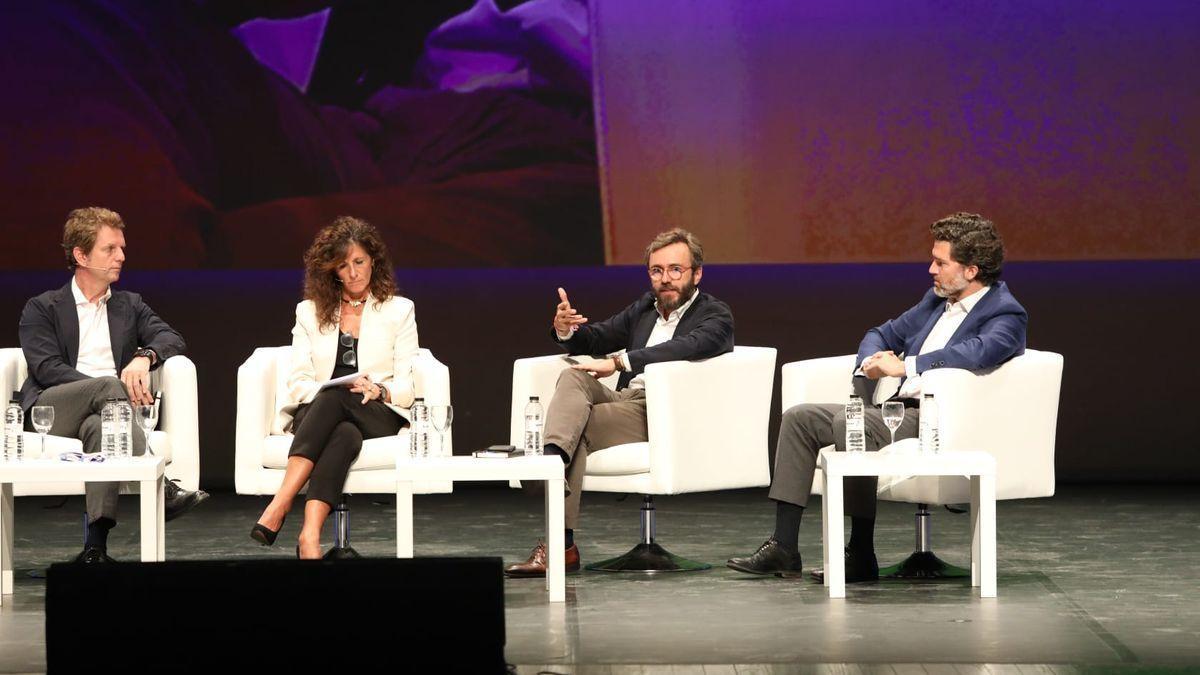 Un momento de la mesa de los delegados de Prensa Ibérica, Henneo y Godó.