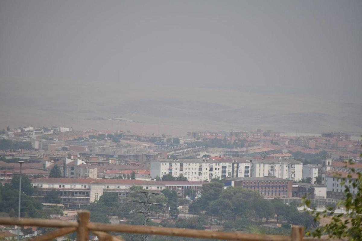 Galería | El humo de los incendios llega a Cáceres Galería | El humo de los incendios llega a Cáceres