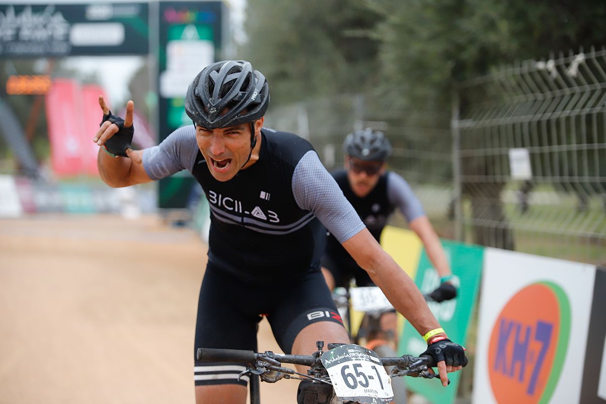 Las imágenes de la espectacular etapa de la Andalucía Bike Race