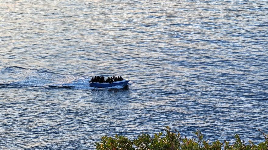 Detenidos 26 migrantes llegados en patera a Portocolom