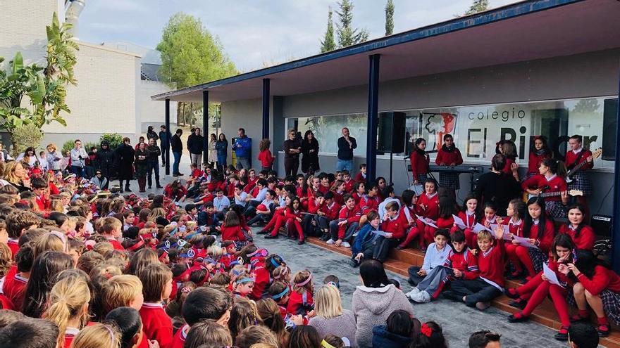 Toda la comunidad de El Pinar participó en el Día de la Paz.