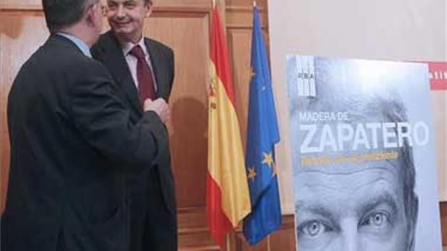 Zapatero anuncia su voluntad de citar a Aznar en la Moncloa