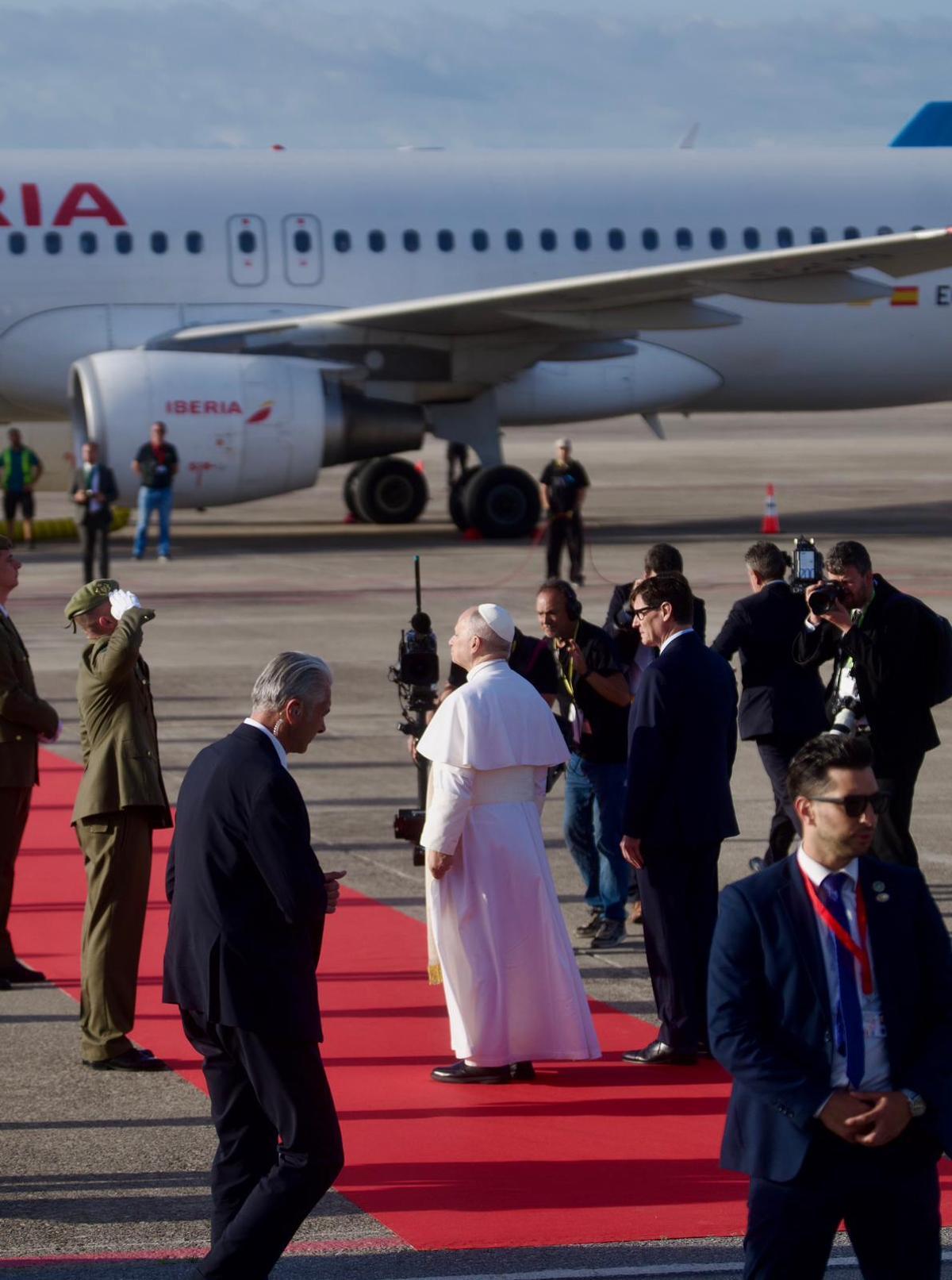 El papa León XIV se despide de Barcelona
