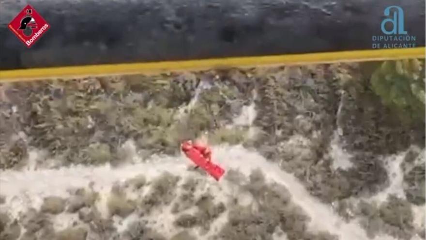 Rescatan en helicóptero a un hombre deshidratado en el Pantano de Tibi