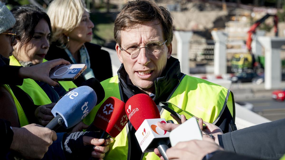 El alcalde de Madrid, José Luis Martínez-Almeida, visita las obras de Parque Ventas, a 9 de enero de 2026, en Madrid.