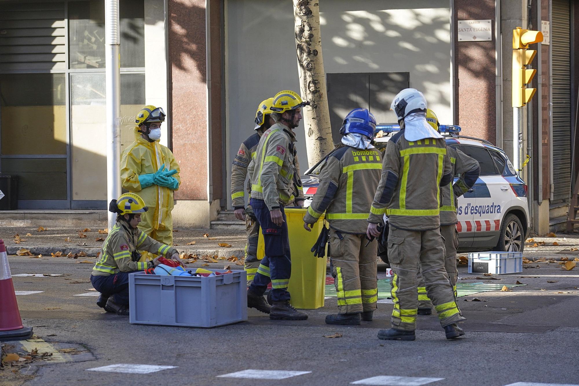 Desallotgen la seu de la Seguretat Social de Santa Eugènia per un container amb suposat material perillós